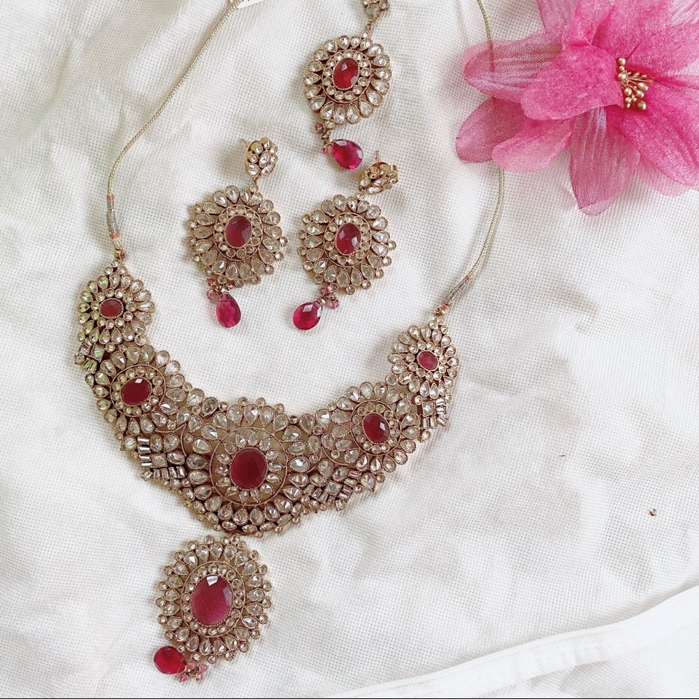Stunning Lehenga, Jewelry & Accessories - Picture 13 of 15